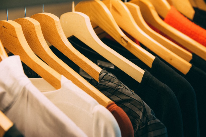 服裝布料進出口，服裝運輸?shù)较愀郏b發(fā)貨到香港